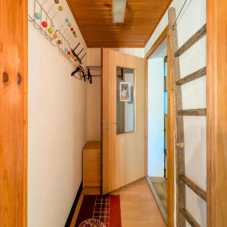 Grand Familial En Pleine Nature A *