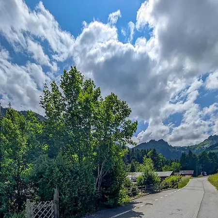 Grand Familial En Pleine Nature A